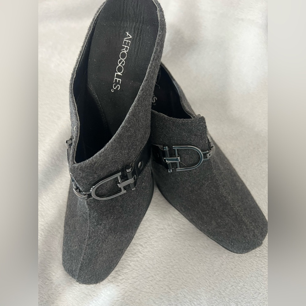 Aerosols dress shoes